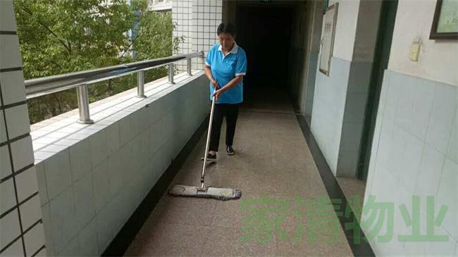 湖大附中：重點中學(xué)校園保潔